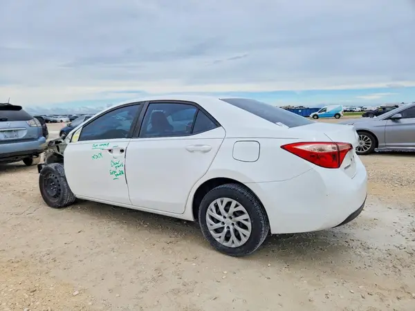 5YFBURHE4HP638268 2017 TOYOTA COROLLA - Image 2