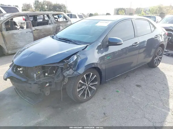 5YFBURHE4HP639615 2017 TOYOTA COROLLA - Image 2