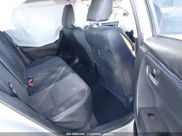 5YFBURHE4HP640456 2017 TOYOTA COROLLA - Image 8