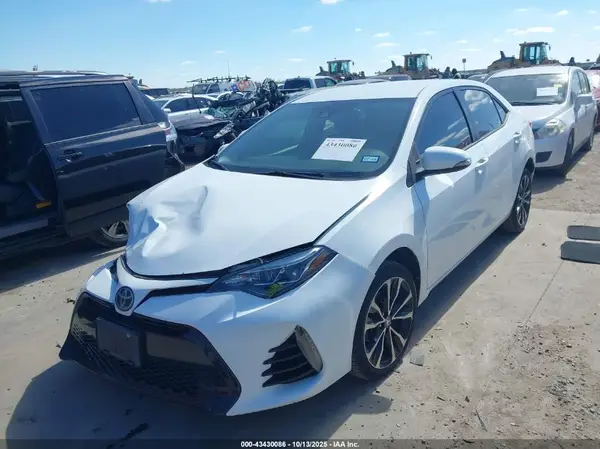 5YFBURHE4HP642479 2017 TOYOTA COROLLA - Image 2