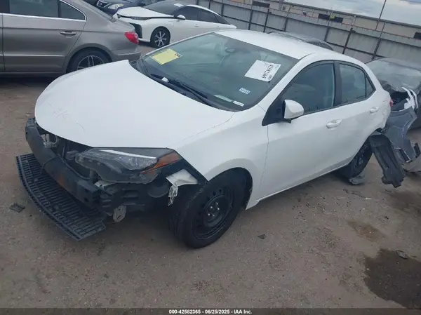 5YFBURHE4HP642711 2017 TOYOTA COROLLA - Image 2