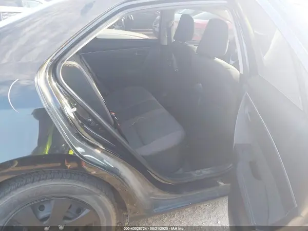 5YFBURHE4HP642823 2017 TOYOTA COROLLA - Image 8