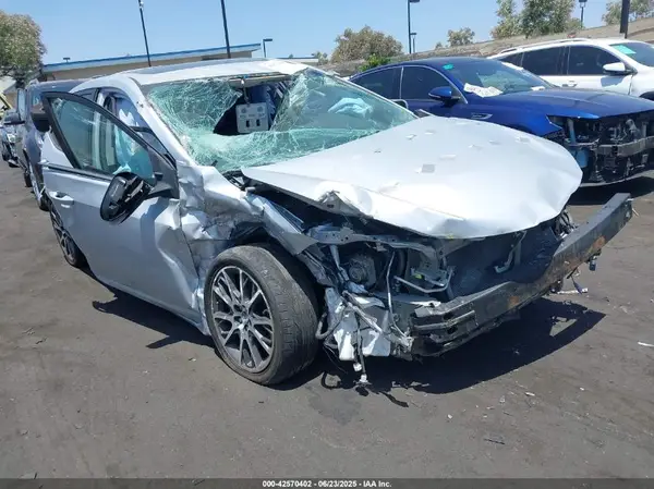 5YFBURHE4HP642871 2017 TOYOTA COROLLA - Image 1