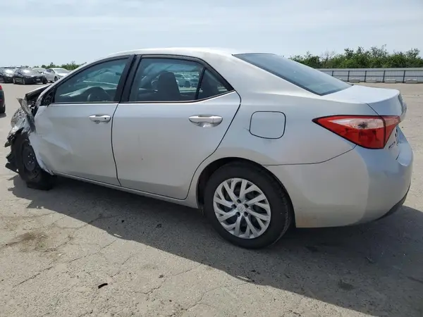 5YFBURHE4HP644314 2017 TOYOTA COROLLA - Image 2