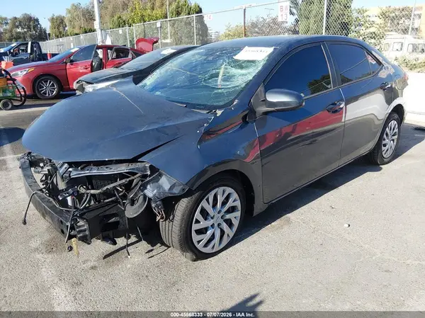 5YFBURHE4HP644734 2017 TOYOTA COROLLA - Image 2