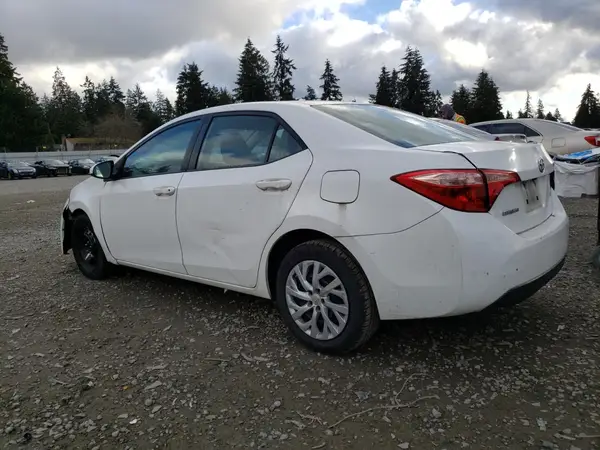 5YFBURHE4HP646533 2017 TOYOTA COROLLA - Image 2