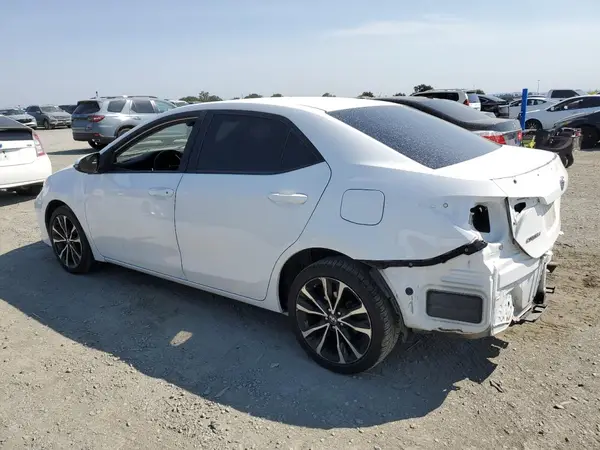 5YFBURHE4HP647407 2017 TOYOTA COROLLA - Image 2