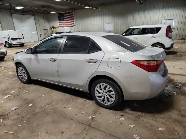 5YFBURHE4HP649531 2017 TOYOTA COROLLA - Image 2