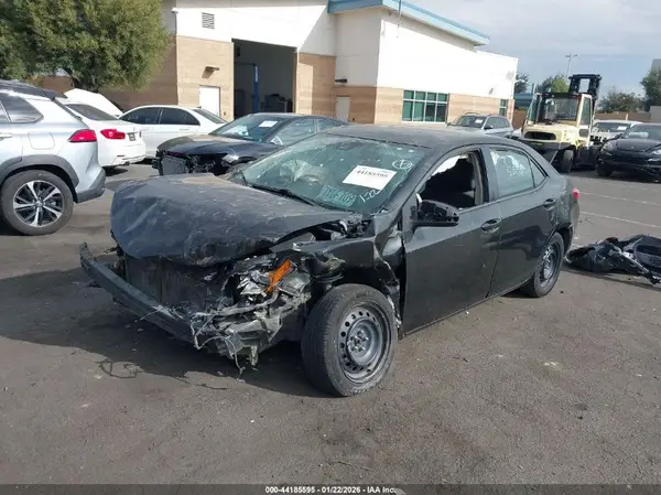 5YFBURHE4HP649769 2017 TOYOTA COROLLA - Image 2