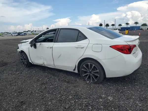 5YFBURHE4HP650470 2017 TOYOTA COROLLA - Image 2