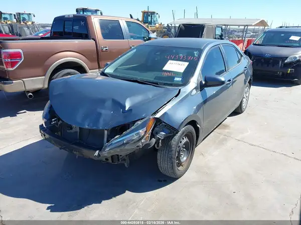 5YFBURHE4HP650890 2017 TOYOTA COROLLA - Image 2