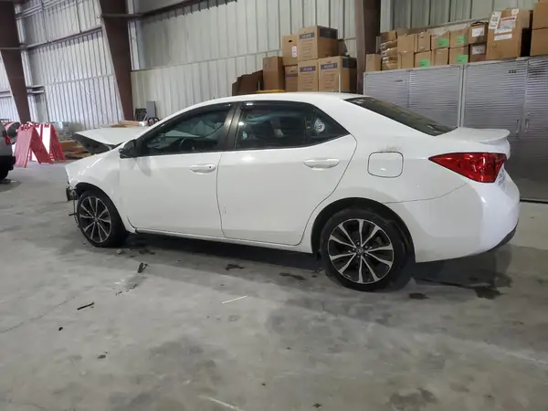 5YFBURHE4HP651103 2017 TOYOTA COROLLA - Image 2