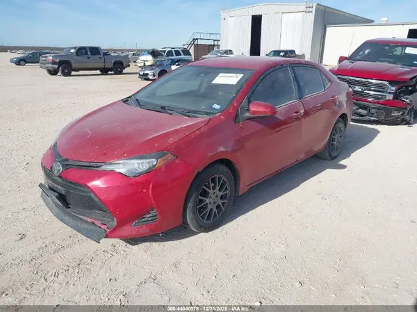 5YFBURHE4HP652249 2017 TOYOTA COROLLA - Image 2