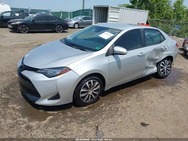 5YFBURHE4HP653384 2017 TOYOTA COROLLA - Image 2