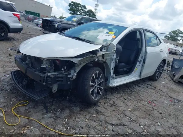 5YFBURHE4HP654437 2017 TOYOTA COROLLA - Image 2
