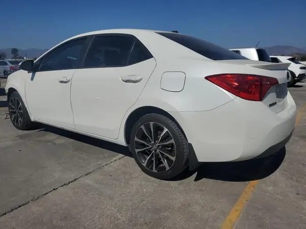 5YFBURHE4HP655605 2017 TOYOTA COROLLA - Image 2