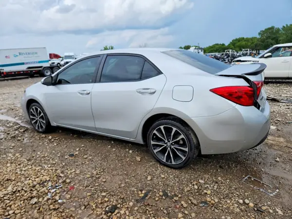 5YFBURHE4HP656639 2017 TOYOTA COROLLA - Image 2