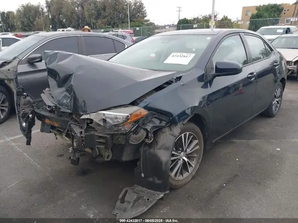 5YFBURHE4HP657435 2017 TOYOTA COROLLA - Image 2