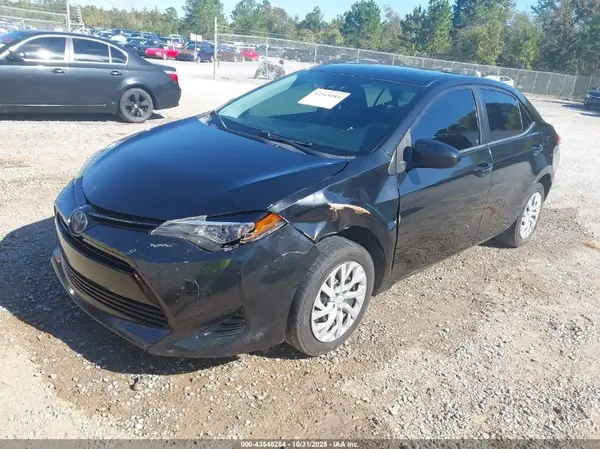 5YFBURHE4HP657791 2017 TOYOTA COROLLA - Image 2
