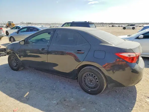 5YFBURHE4HP658620 2017 TOYOTA COROLLA - Image 2