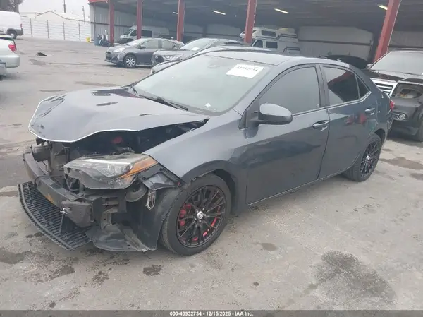 5YFBURHE4HP658679 2017 TOYOTA COROLLA - Image 2