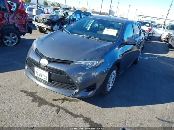 5YFBURHE4HP659010 2017 TOYOTA COROLLA - Image 2