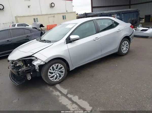 5YFBURHE4HP659444 2017 TOYOTA COROLLA - Image 2