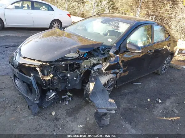 5YFBURHE4HP660500 2017 TOYOTA COROLLA - Image 2