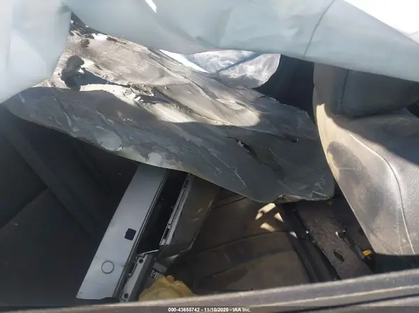 5YFBURHE4HP661825 2017 TOYOTA COROLLA - Image 8