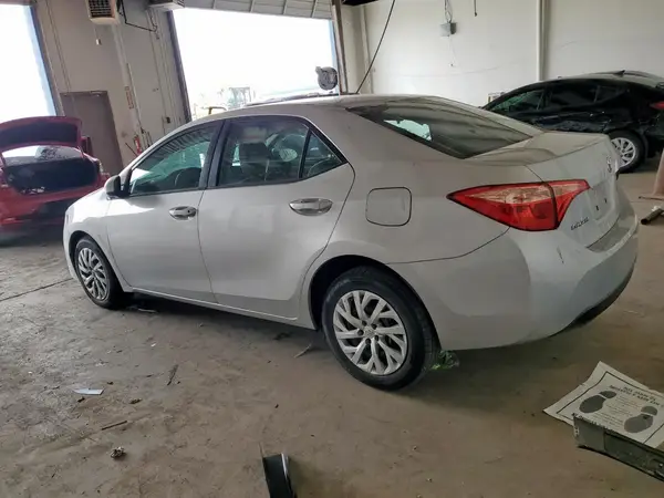 5YFBURHE4HP661873 2017 TOYOTA COROLLA - Image 2