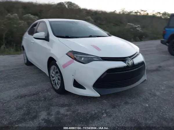 5YFBURHE4HP662943 2017 TOYOTA COROLLA - Image 1