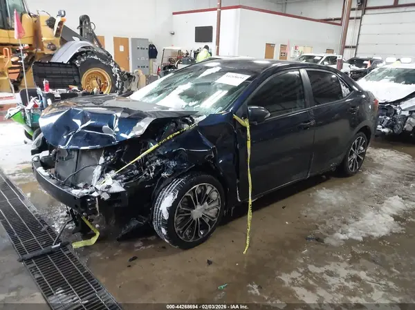 5YFBURHE4HP664062 2017 TOYOTA COROLLA - Image 2