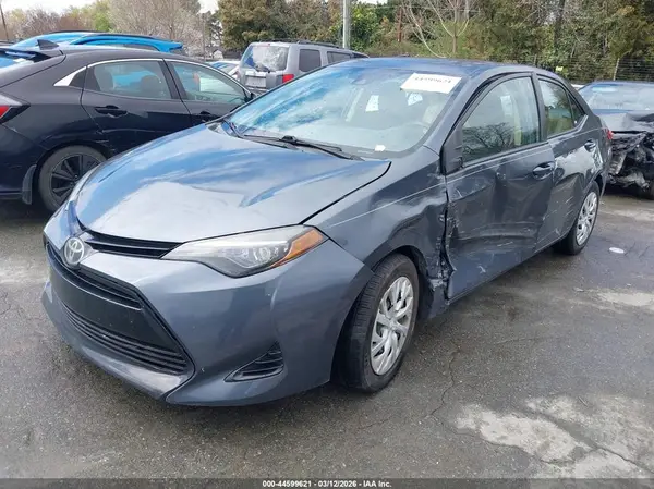 5YFBURHE4HP664479 2017 TOYOTA COROLLA - Image 2
