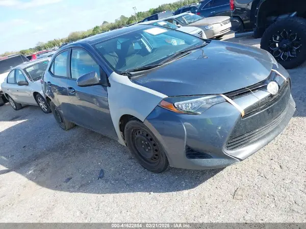 5YFBURHE4HP668015 2017 TOYOTA COROLLA - Image 1