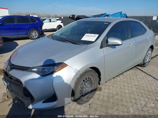 5YFBURHE4HP668239 2017 TOYOTA COROLLA - Image 2