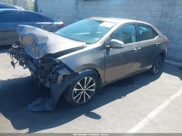 5YFBURHE4HP668841 2017 TOYOTA COROLLA - Image 2