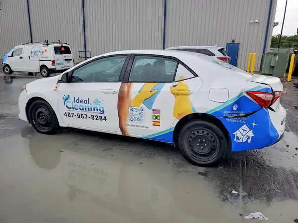 5YFBURHE4HP670492 2017 TOYOTA COROLLA - Image 2