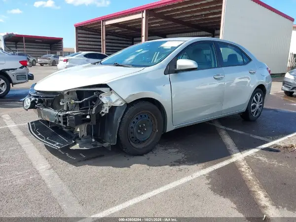5YFBURHE4HP671433 2017 TOYOTA COROLLA - Image 2