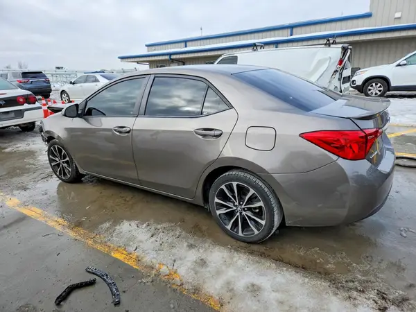5YFBURHE4HP672307 2017 TOYOTA COROLLA - Image 2