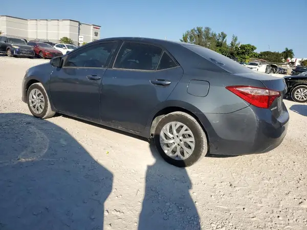5YFBURHE4HP673005 2017 TOYOTA COROLLA - Image 2