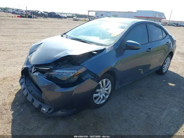 5YFBURHE4HP673327 2017 TOYOTA COROLLA - Image 2