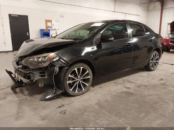 5YFBURHE4HP674235 2017 TOYOTA COROLLA - Image 2