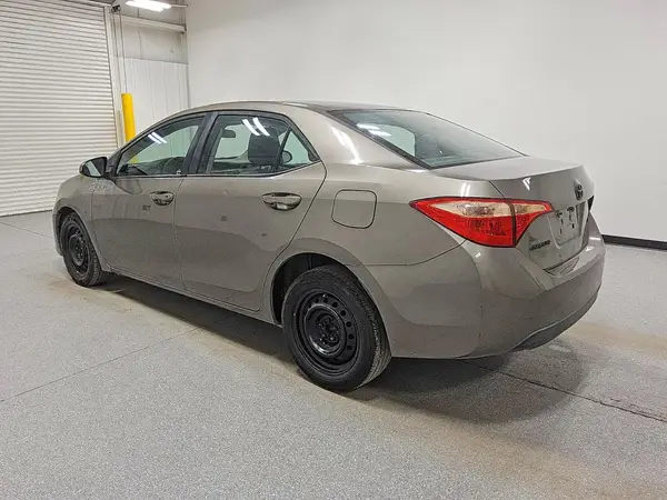 5YFBURHE4HP675028 2017 TOYOTA COROLLA - Image 2