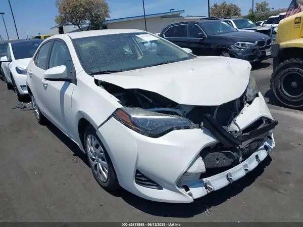 5YFBURHE4HP675062 2017 TOYOTA COROLLA - Image 1