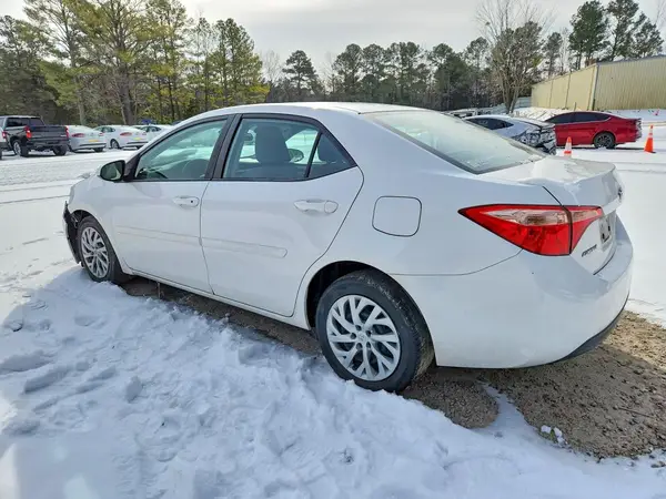 5YFBURHE4HP675093 2017 TOYOTA COROLLA - Image 2