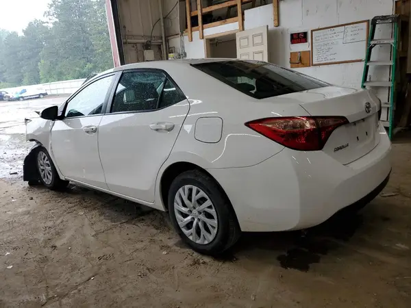 5YFBURHE4HP675949 2017 TOYOTA COROLLA - Image 2