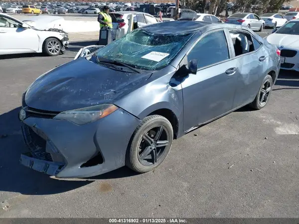 5YFBURHE4HP676440 2017 TOYOTA COROLLA - Image 2