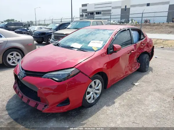 5YFBURHE4HP677197 2017 TOYOTA COROLLA - Image 2