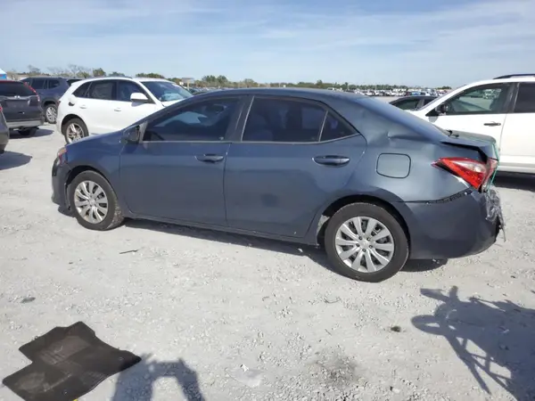 5YFBURHE4HP677412 2017 TOYOTA COROLLA - Image 2
