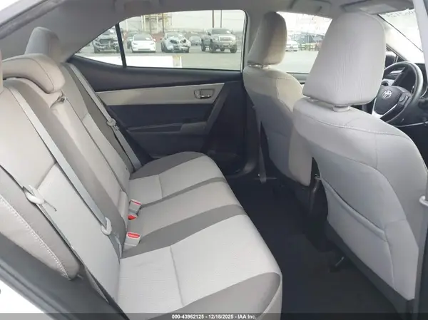 5YFBURHE4HP677586 2017 TOYOTA COROLLA - Image 8
